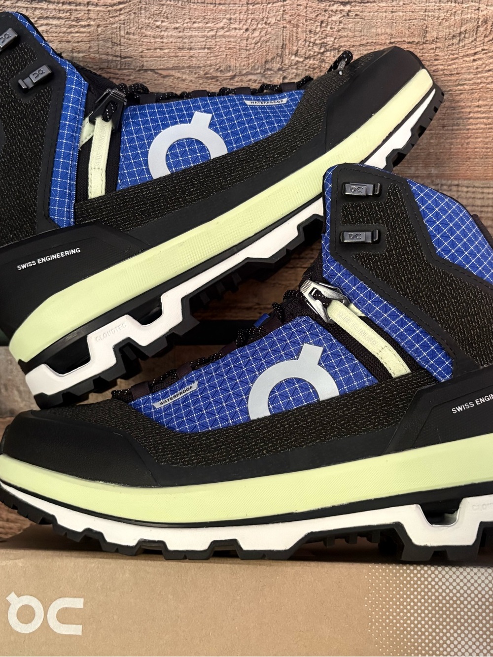 On Cloud Running Men's Trail Boots in Blue and Light Green Cloudalpine